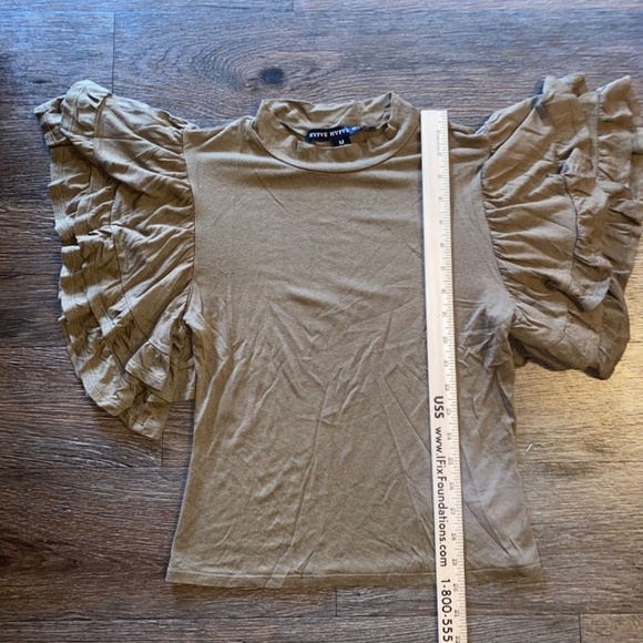 Hyfve size medium stunning flutter sleeves top - Picture 3 of 4